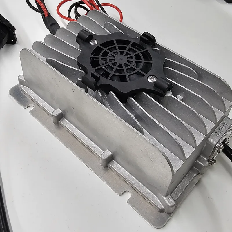 600W హై-పవర్ గోల్ఫ్ కార్ట్ ప్రత్యేకమైన ఫాస్ట్ ఛార్జర్